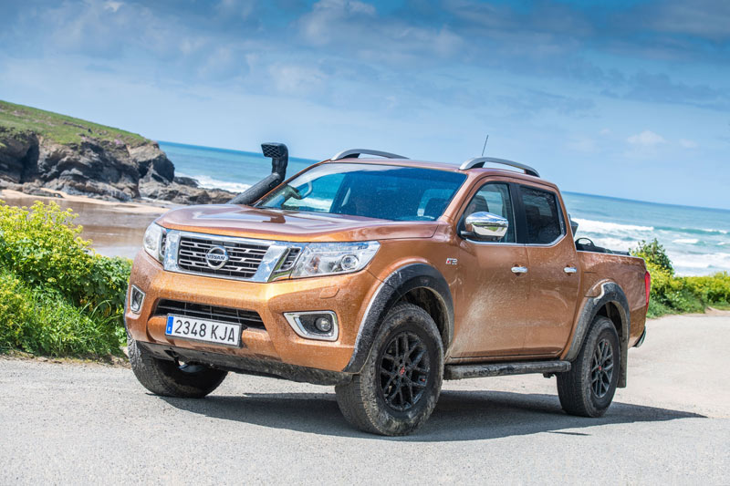 Mit neuem Nissan Navara Off-Roader AT32 gegen Plastik im Meer