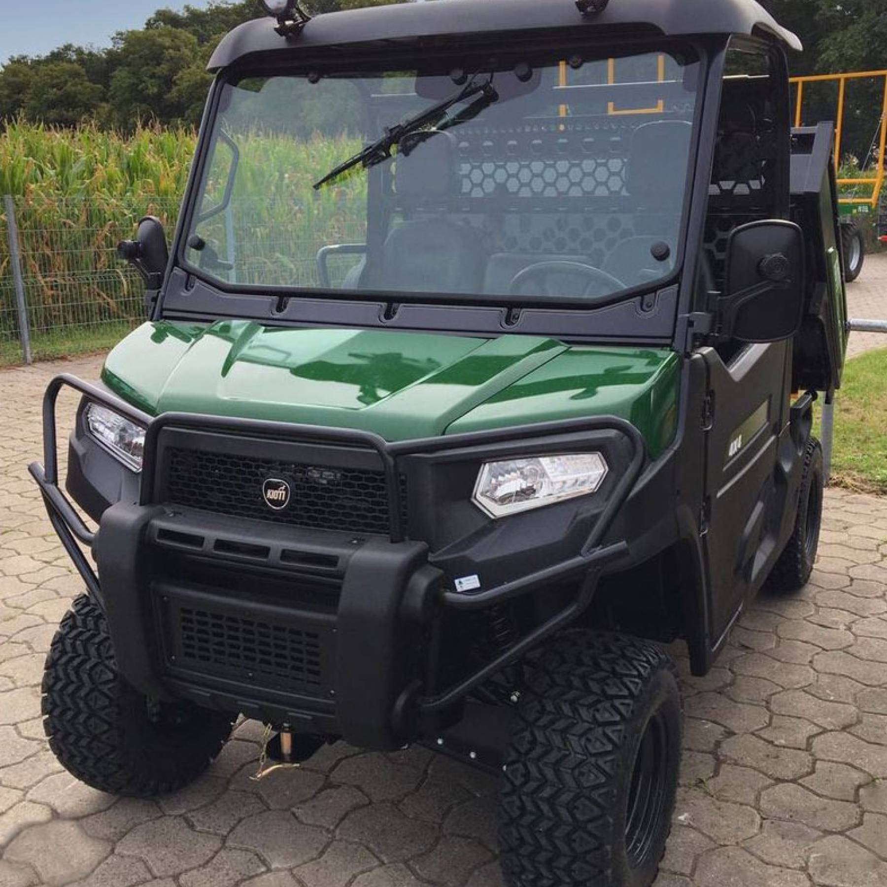UTV K9 von KIOTI – motorisierter Helfer in grün
